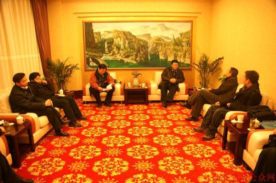 雪佛龙德士古中国能源有限公司来我县考察